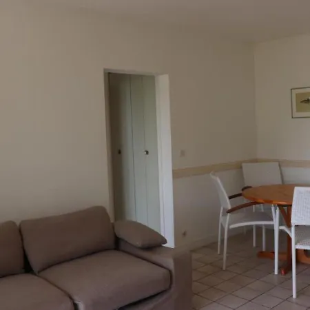Royan, 2 Pieces, 3 Personnes - Fr-1-305-1339 * Royan